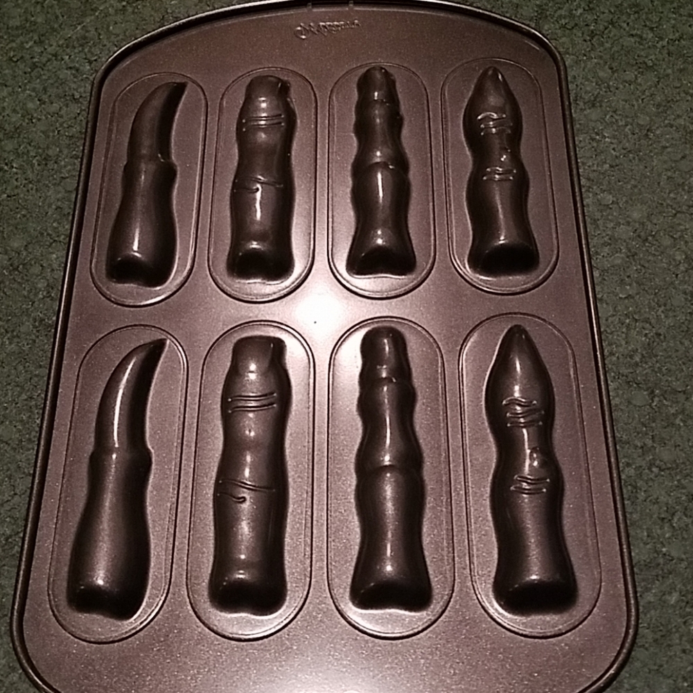 Wilton monster finger pan, mold